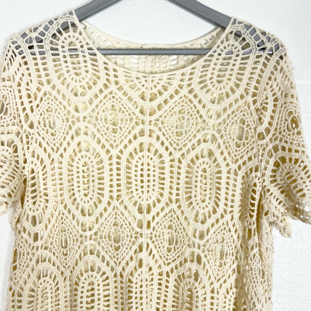 Crochet lace top cream color scalloped hem short sleeve 1X - Picture 2 of 6